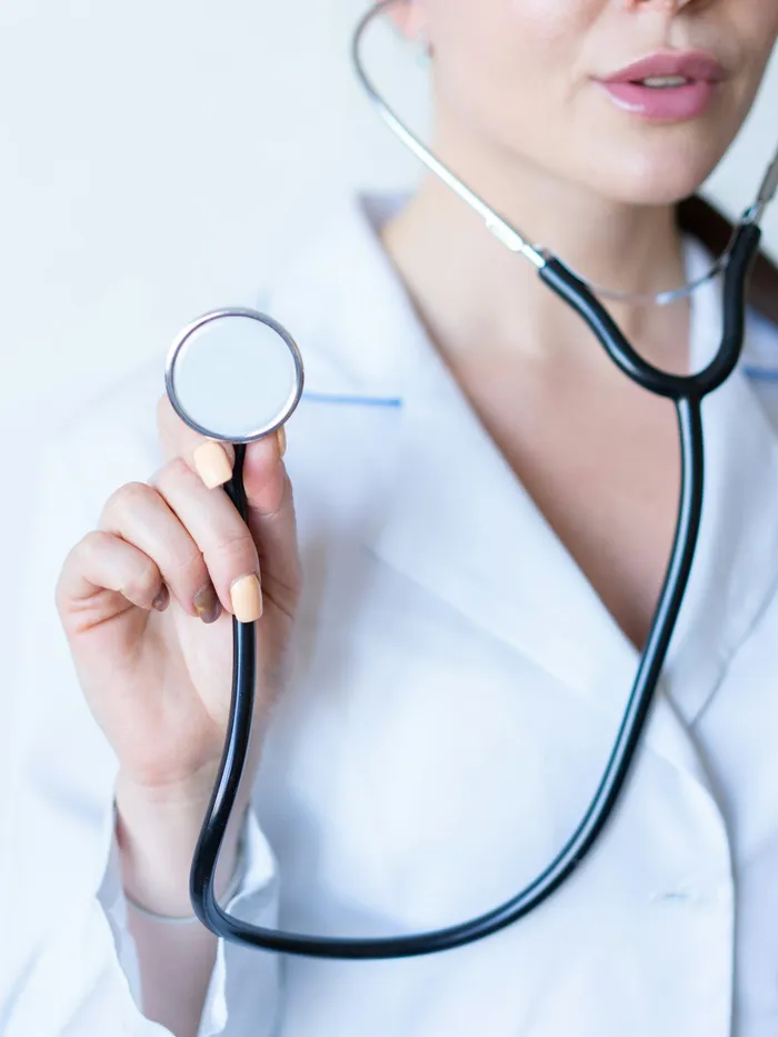 Detalle de estetoscopio, símbolo de la práctica médica